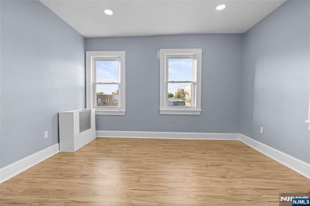 16 Palisade Avenue, Bergenfield, NJ 07621