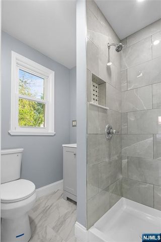 16 Palisade Avenue, Bergenfield, NJ 07621