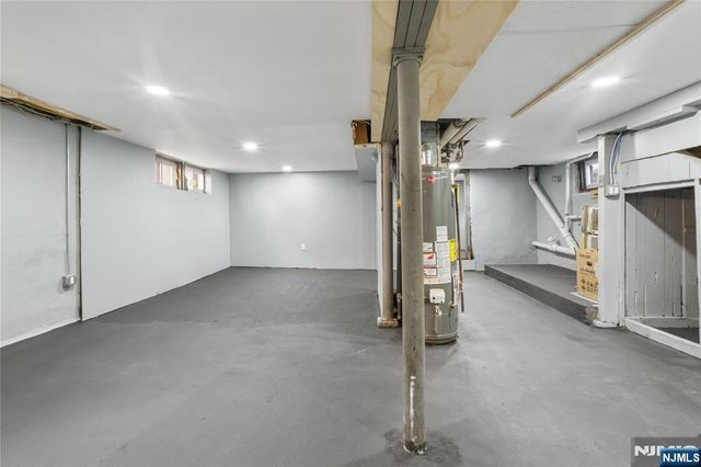 16 Palisade Avenue, Bergenfield, NJ 07621