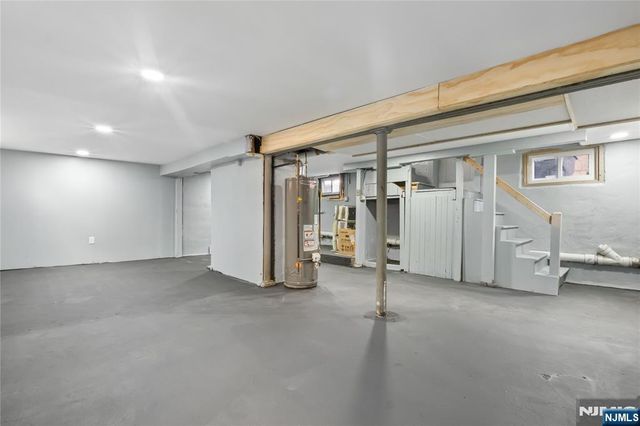 16 Palisade Avenue, Bergenfield, NJ 07621