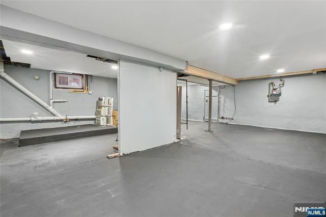 16 Palisade Avenue, Bergenfield, NJ 07621