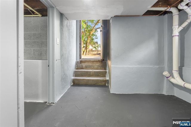 16 Palisade Avenue, Bergenfield, NJ 07621