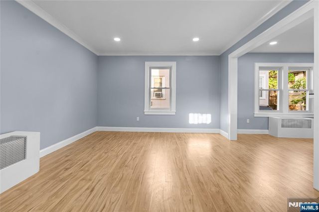 16 Palisade Avenue, Bergenfield, NJ 07621