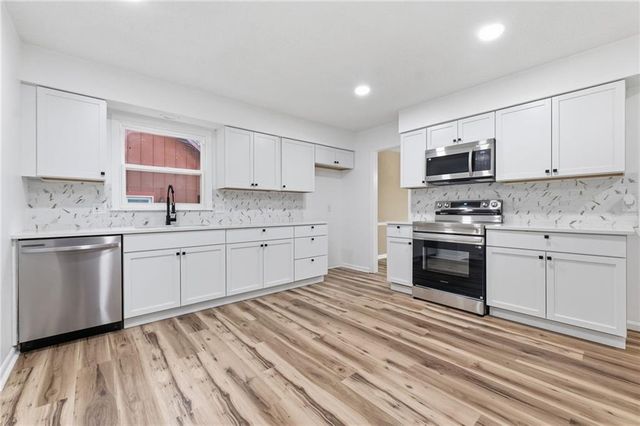 6012 Woodside Avenue, Kansas City, MO 64133