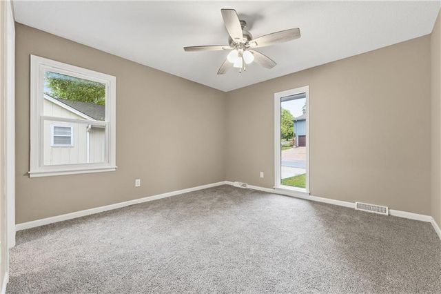 6012 Woodside Avenue, Kansas City, MO 64133