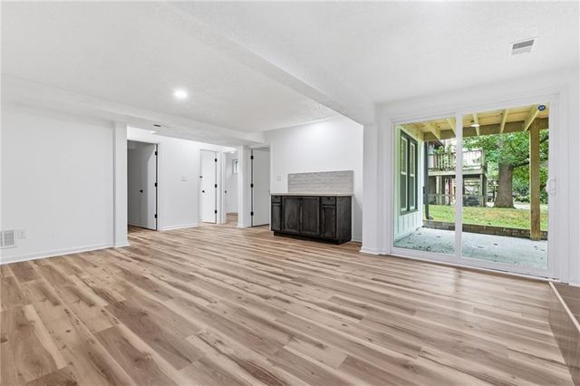 6012 Woodside Avenue, Kansas City, MO 64133