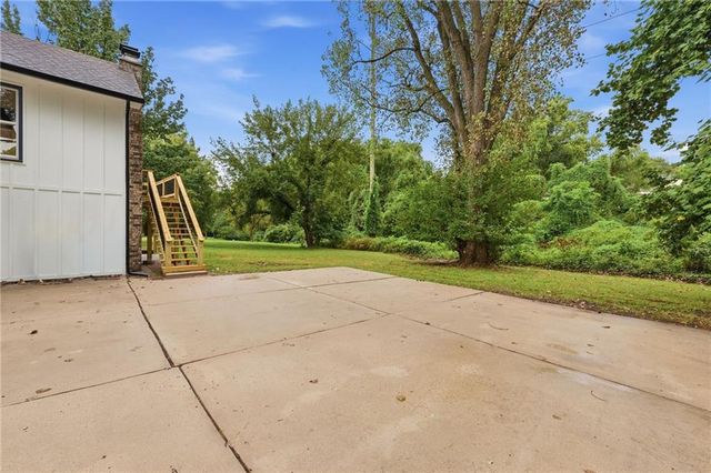 6012 Woodside Avenue, Kansas City, MO 64133