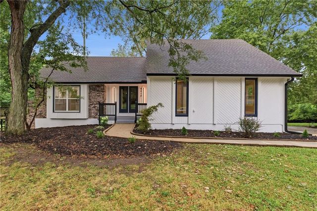 6012 Woodside Avenue, Kansas City, MO 64133