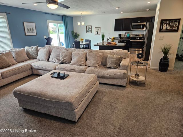 8605 Loyal Dr, Louisville, KY 40229