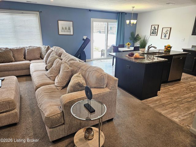 8605 Loyal Dr, Louisville, KY 40229