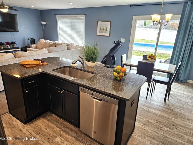 8605 Loyal Dr, Louisville, KY 40229