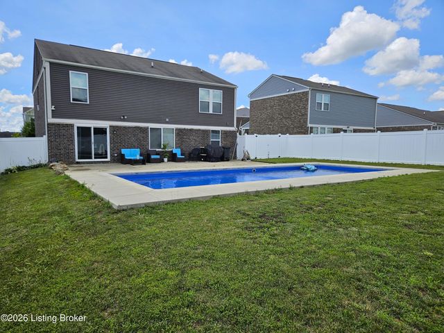 8605 Loyal Dr, Louisville, KY 40229