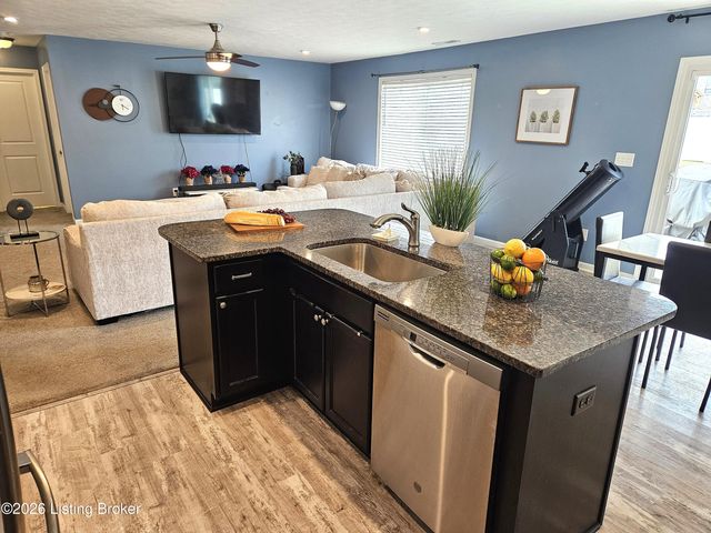 8605 Loyal Dr, Louisville, KY 40229