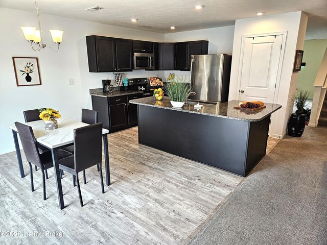 8605 Loyal Dr, Louisville, KY 40229