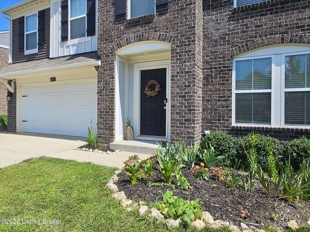 8605 Loyal Dr, Louisville, KY 40229