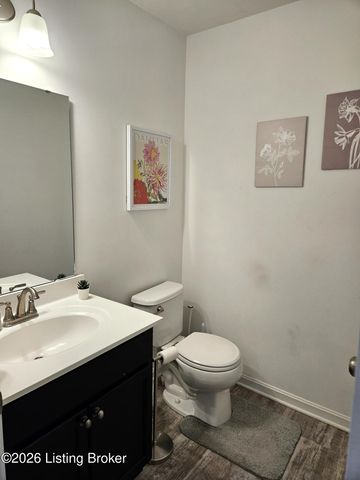8605 Loyal Dr, Louisville, KY 40229