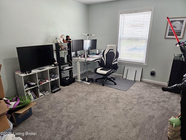 8605 Loyal Dr, Louisville, KY 40229