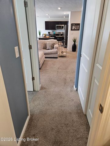 8605 Loyal Dr, Louisville, KY 40229