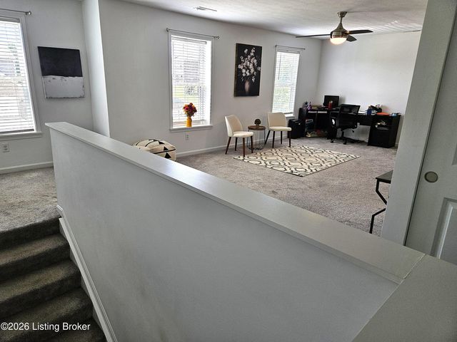 8605 Loyal Dr, Louisville, KY 40229