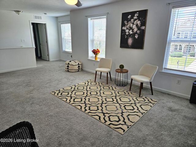 8605 Loyal Dr, Louisville, KY 40229