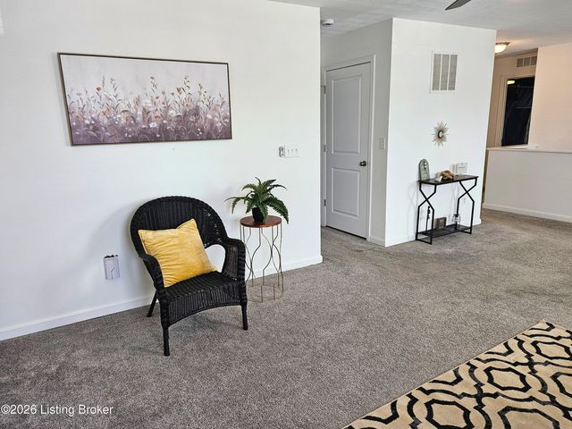 8605 Loyal Dr, Louisville, KY 40229