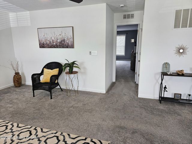 8605 Loyal Dr, Louisville, KY 40229