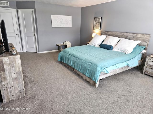 8605 Loyal Dr, Louisville, KY 40229