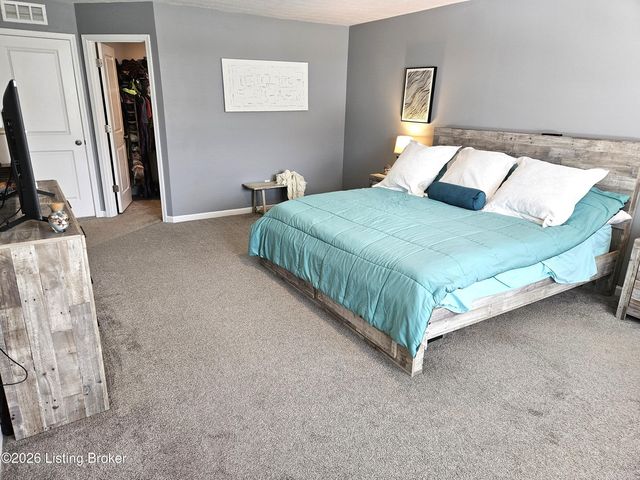 8605 Loyal Dr, Louisville, KY 40229