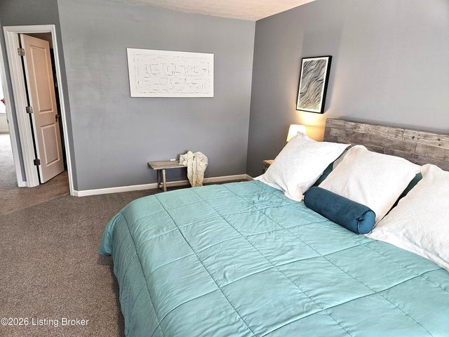 8605 Loyal Dr, Louisville, KY 40229