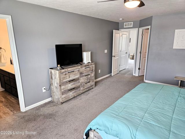 8605 Loyal Dr, Louisville, KY 40229