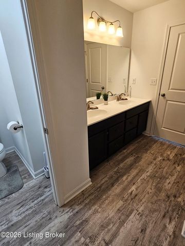 8605 Loyal Dr, Louisville, KY 40229