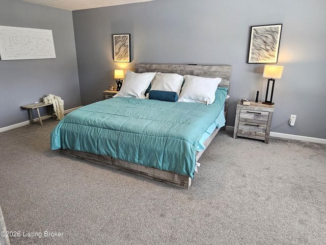 8605 Loyal Dr, Louisville, KY 40229