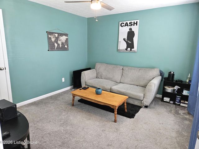 8605 Loyal Dr, Louisville, KY 40229