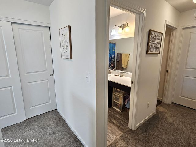 8605 Loyal Dr, Louisville, KY 40229