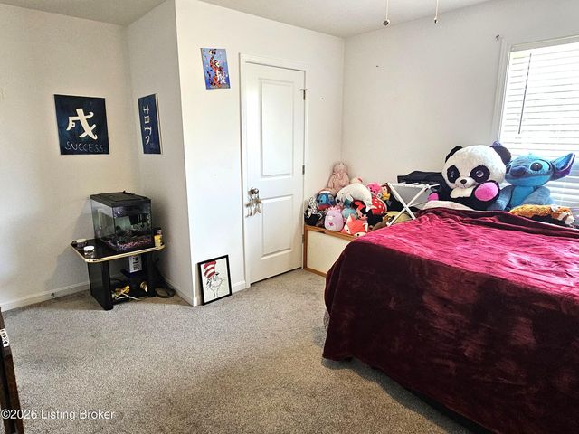 8605 Loyal Dr, Louisville, KY 40229