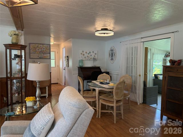 227 Cranbrook Circle, Hendersonville, NC 28792