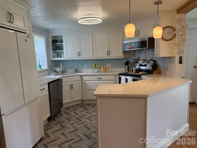 227 Cranbrook Circle, Hendersonville, NC 28792