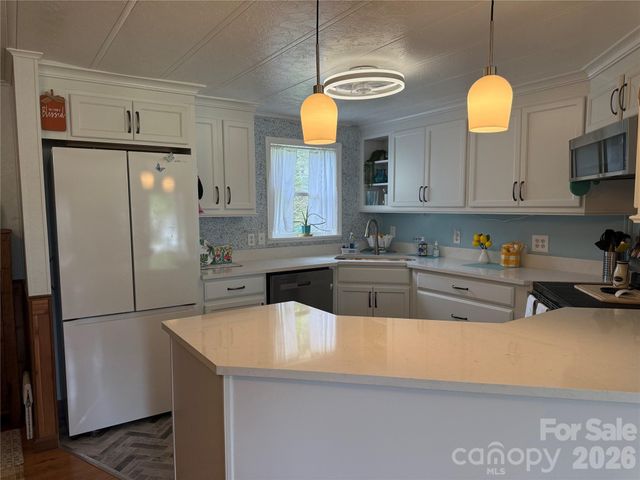 227 Cranbrook Circle, Hendersonville, NC 28792