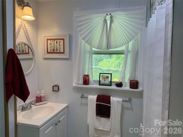 227 Cranbrook Circle, Hendersonville, NC 28792