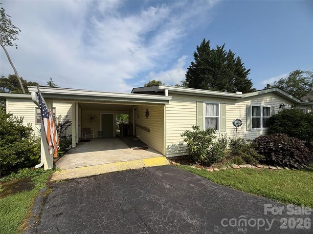 227 Cranbrook Circle, Hendersonville, NC 28792