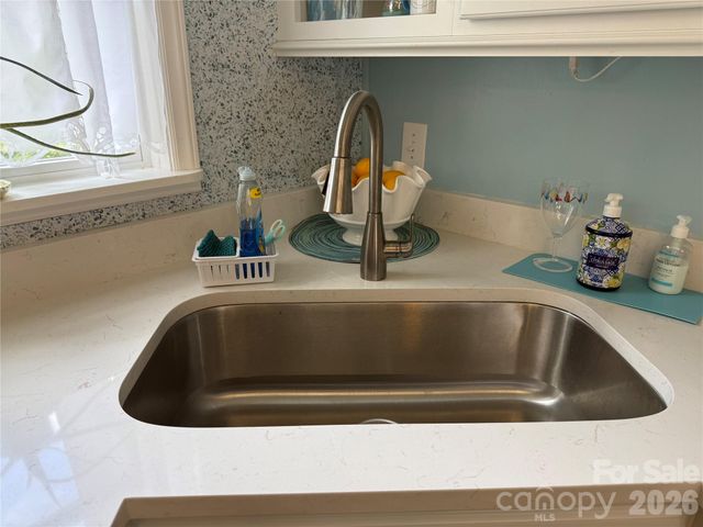227 Cranbrook Circle, Hendersonville, NC 28792