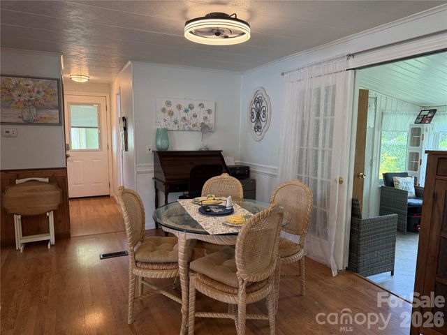 227 Cranbrook Circle, Hendersonville, NC 28792