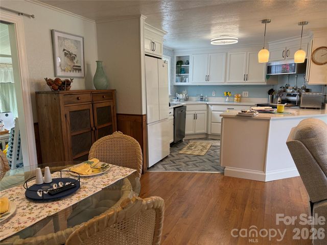 227 Cranbrook Circle, Hendersonville, NC 28792