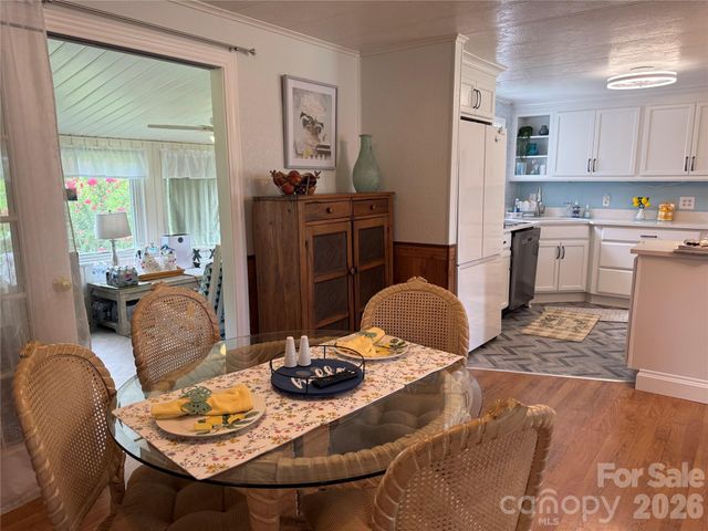 227 Cranbrook Circle, Hendersonville, NC 28792
