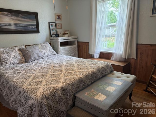 227 Cranbrook Circle, Hendersonville, NC 28792