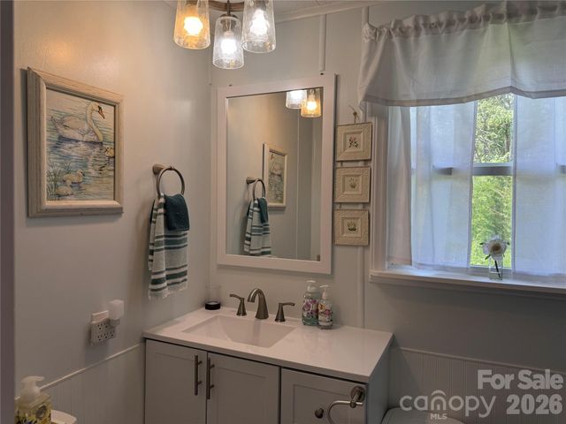 227 Cranbrook Circle, Hendersonville, NC 28792
