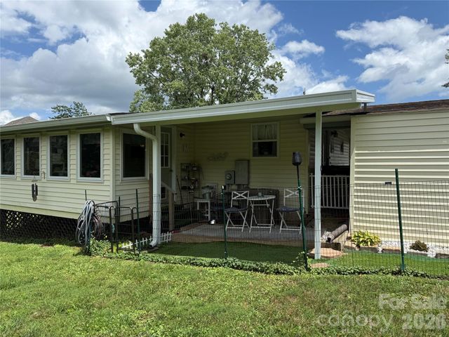 227 Cranbrook Circle, Hendersonville, NC 28792