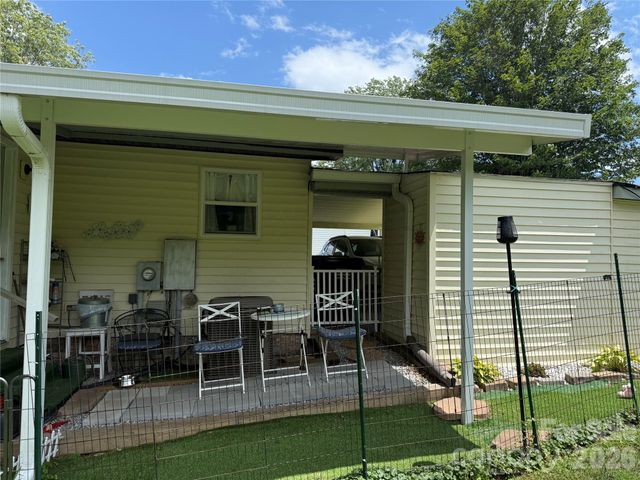 227 Cranbrook Circle, Hendersonville, NC 28792