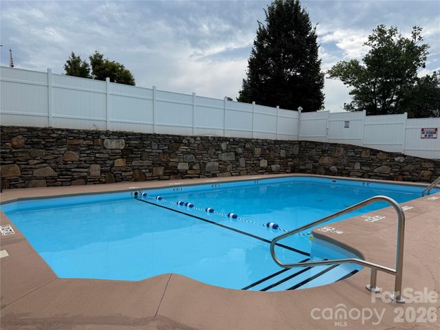 227 Cranbrook Circle, Hendersonville, NC 28792