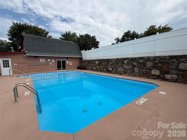 227 Cranbrook Circle, Hendersonville, NC 28792